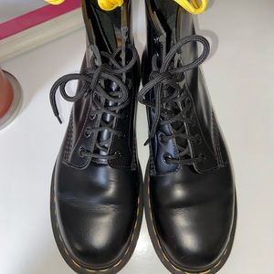Dr. Marten 1460 Smooth Lace Up Boots
